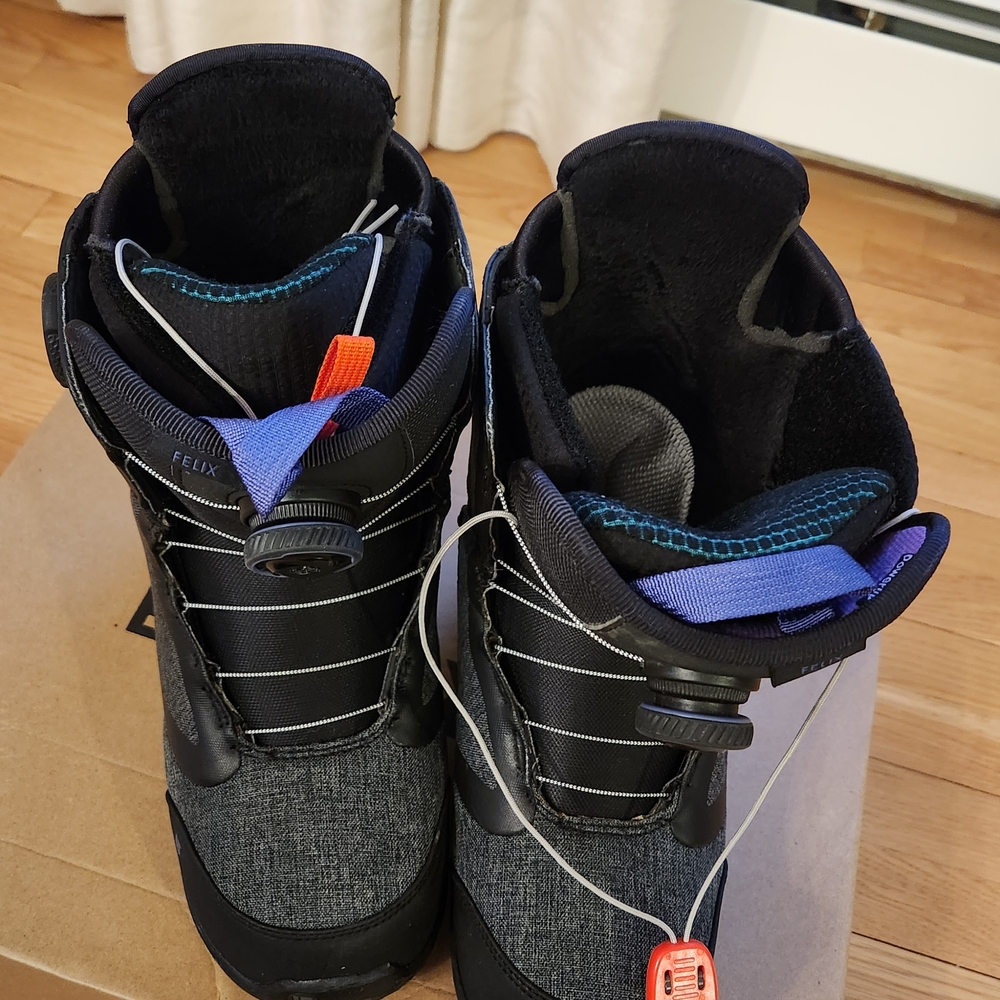 Gray Snowboard Boots with Black Accents - Picture 3 of 7